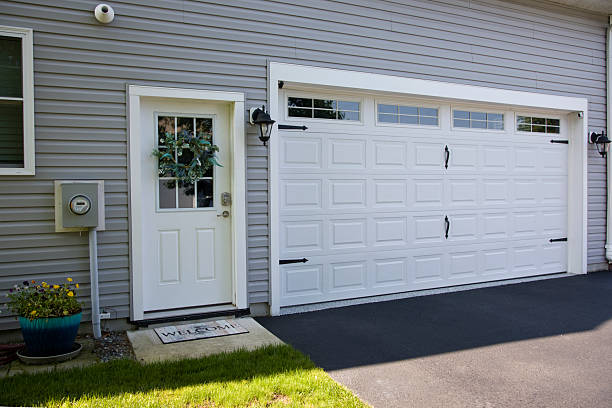 24/7 Emergency Garage Door Panel Replacement experts in Kingston, WA